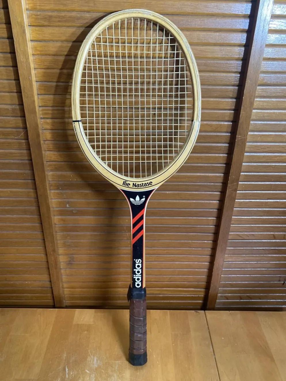 Raquette tennis ancienne adidas ilie nostase bois + housse noire vinta