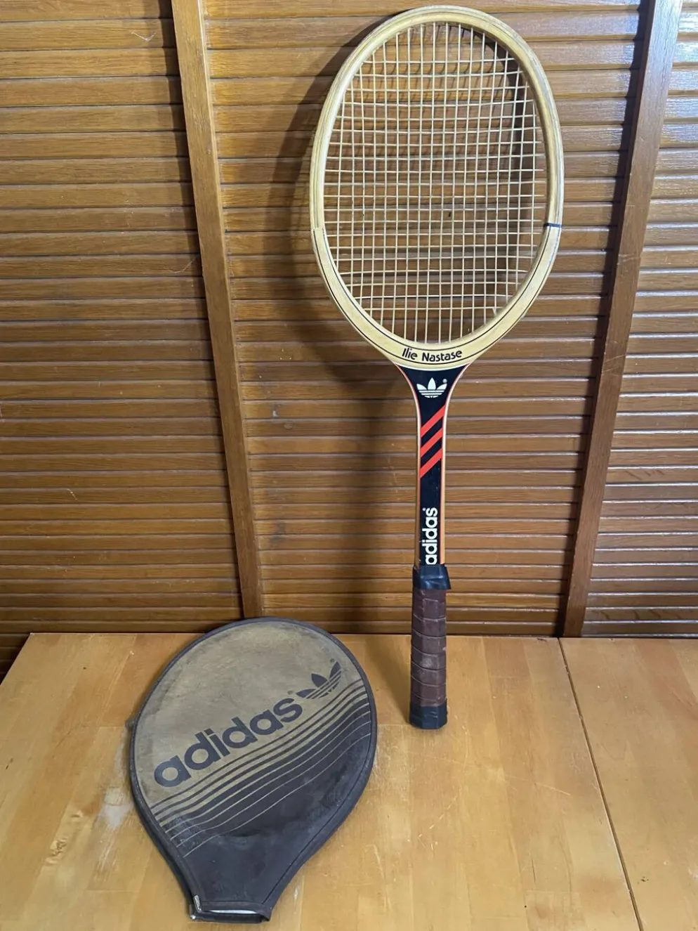 Raquette tennis ancienne adidas ilie nostase bois + housse noire vinta