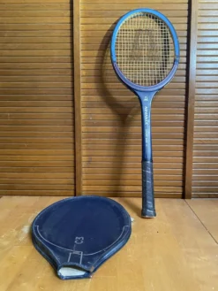 Raquette tennis ancienne courrier advance court ace 2 bois housse vint