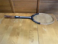 Raquette tennis ancienne snauwaert trainer bois + housse slazenger vin