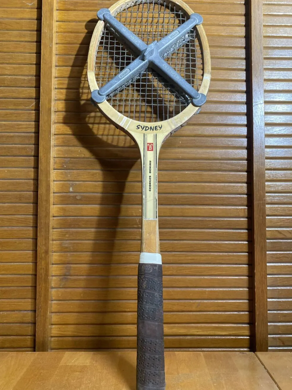 Raquette Tennis Ancienne SYDNEY Georges DENIAU Bois + DYNA Metaly Vint
