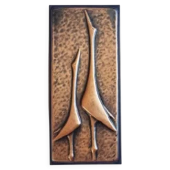 Rare sculpture en relief en laiton de hérons, années 1970