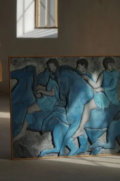 Relief mural moderne européen du milieu du 20e siècle avec motif figuratif