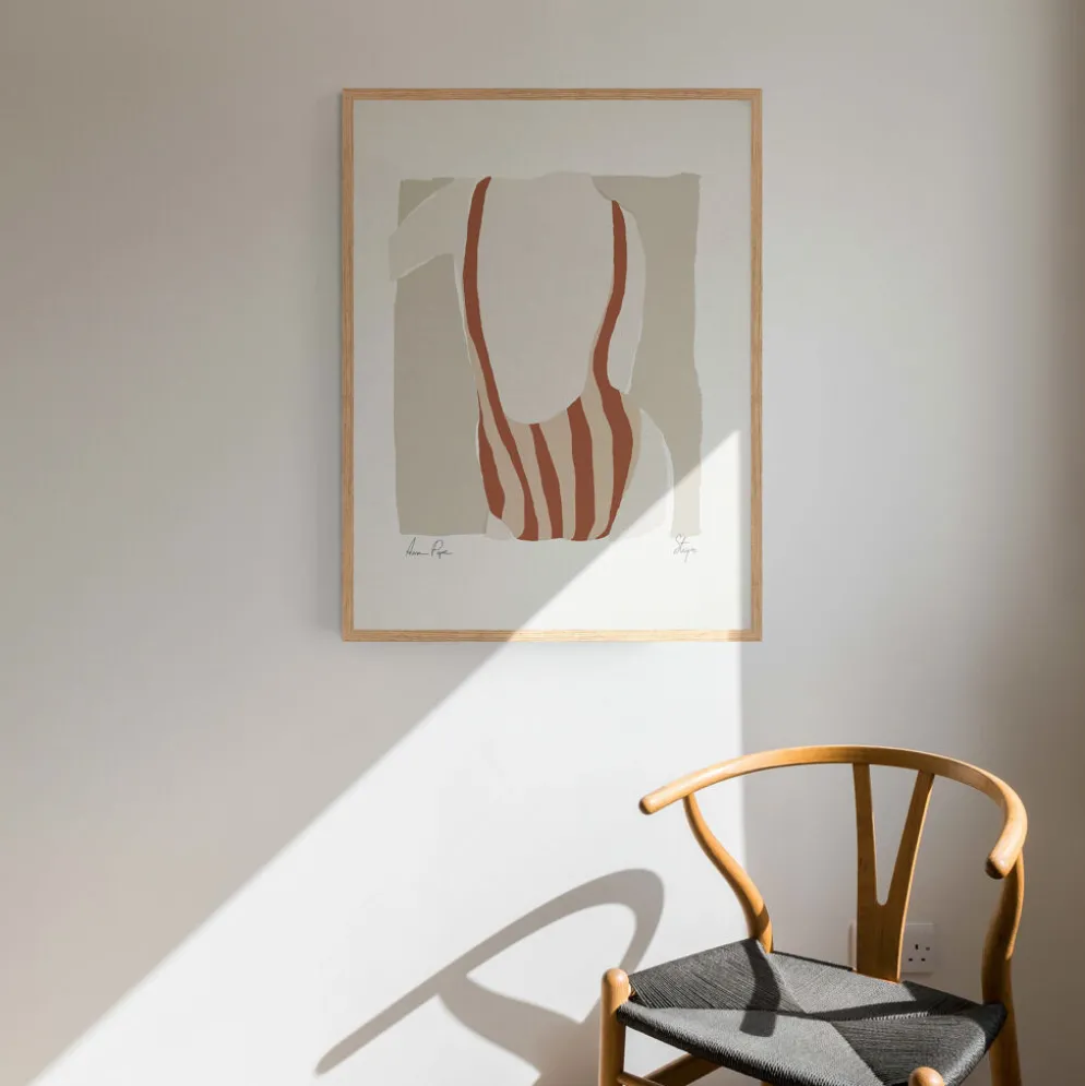Reproduction d'art giclée encadrée d'une figure féminine, 50 x 70 cm