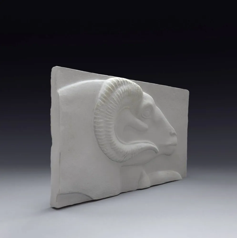 Reproduction en plâtre d’une divinité bélier égyptienne