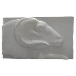 Reproduction en plâtre d’une divinité bélier égyptienne