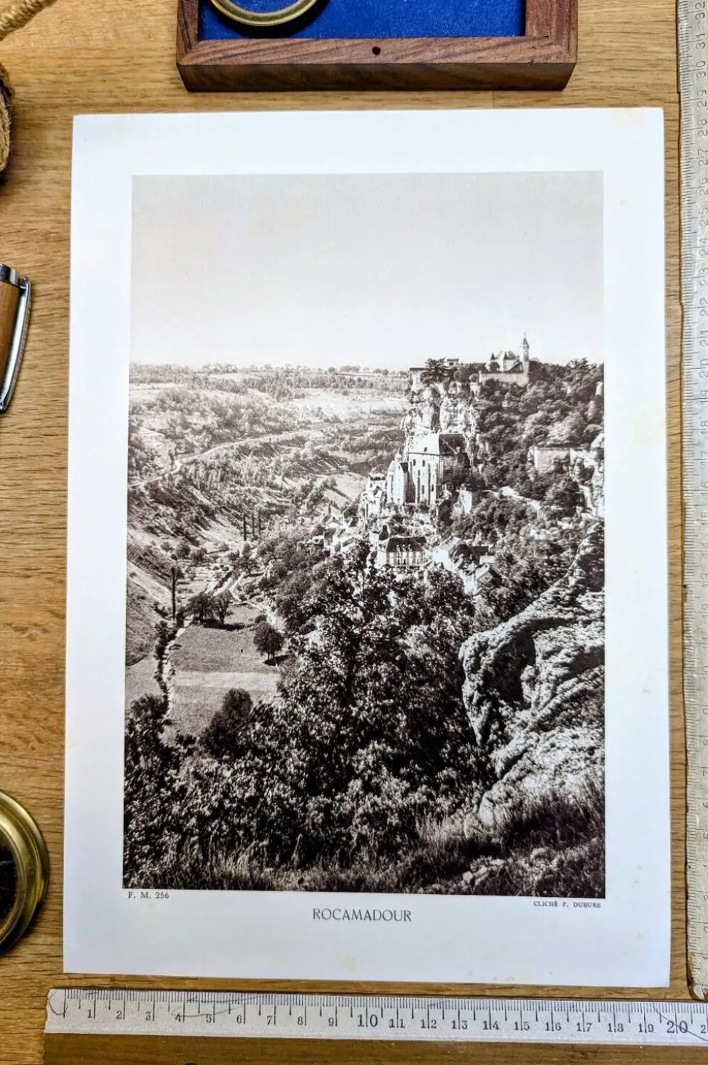 Rocamadour, Lot, planche photo imprimée en 1942. Par Pierre Dubure.