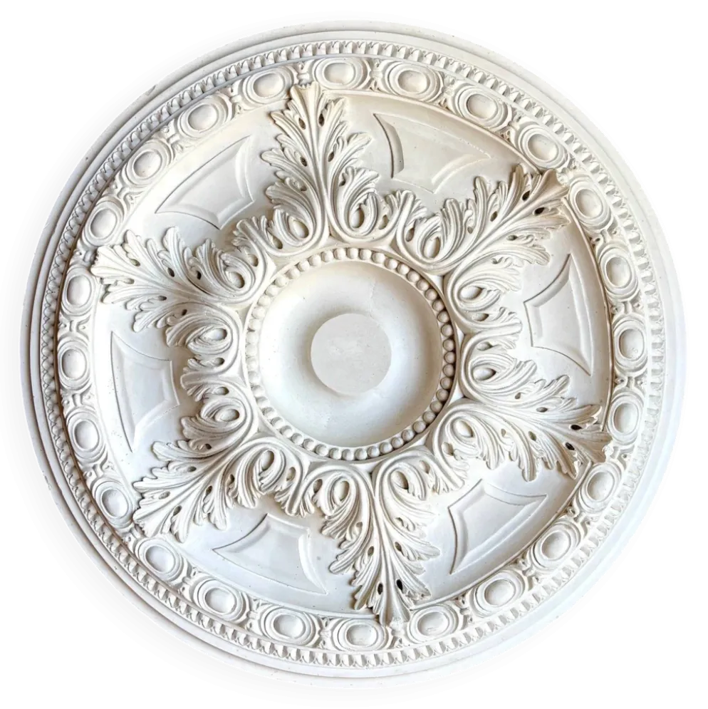 Rosace en staff blanc, décor rinceaux et frise perlée ⌀ 61 cm