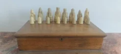 Réplique du jeu d'échecs Isle of Lewis de style musée avec boîte en bois faite à la main