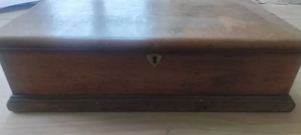 Réplique du jeu d'échecs Isle of Lewis de style musée avec boîte en bois faite à la main