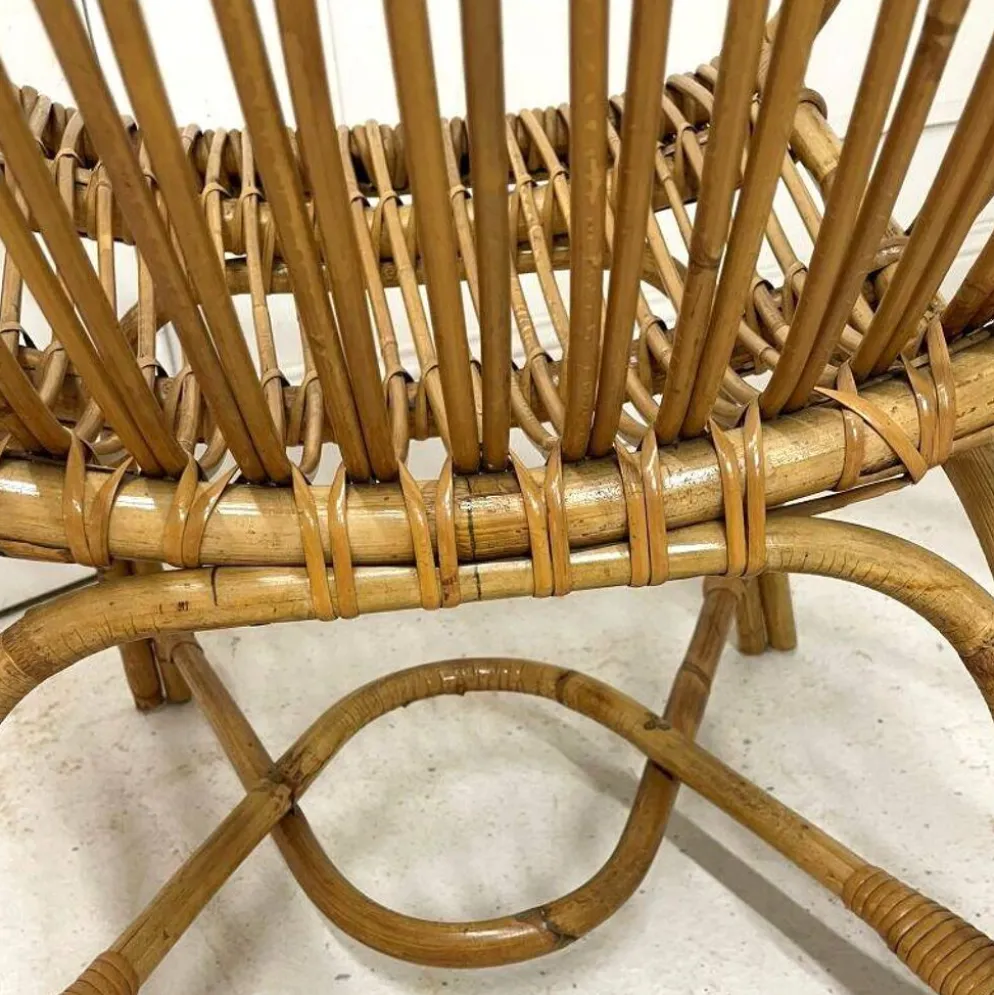 Salon Audoux-Minnet en rotin, 2 fauteuils et table 1950-1960