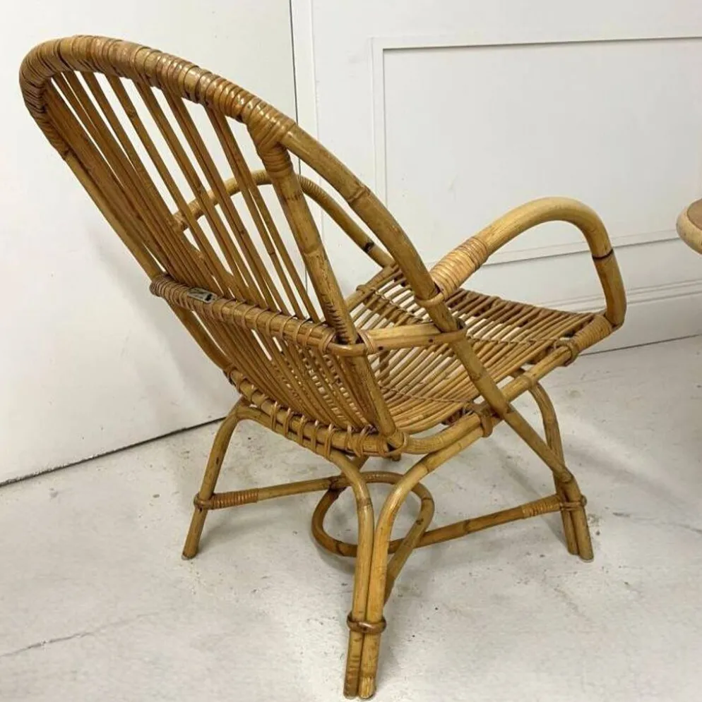 Salon Audoux-Minnet en rotin, 2 fauteuils et table 1950-1960