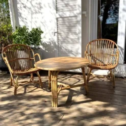 Salon Audoux-Minnet en rotin, 2 fauteuils et table 1950-1960