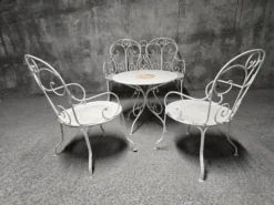Salon de jardin ancien en fer forgé, début du XXe siècle