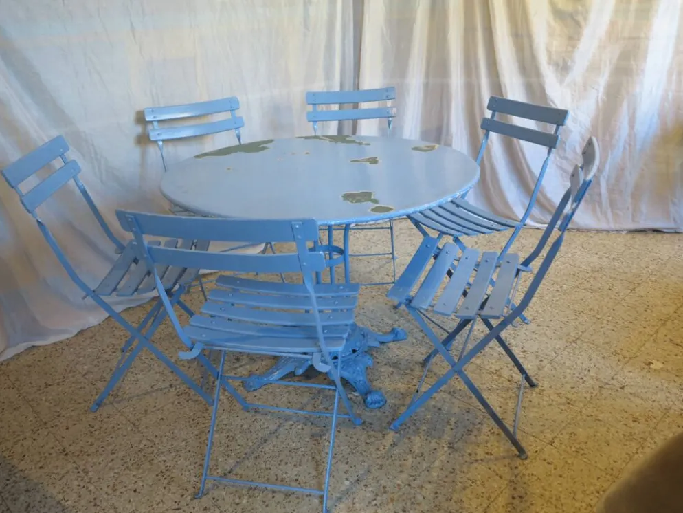 salon de jardin bleu "La terre est plate"