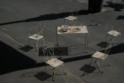 Salon de jardin en fer forgé avec table et cinq chaises, French mid 20th Century, 1950s
