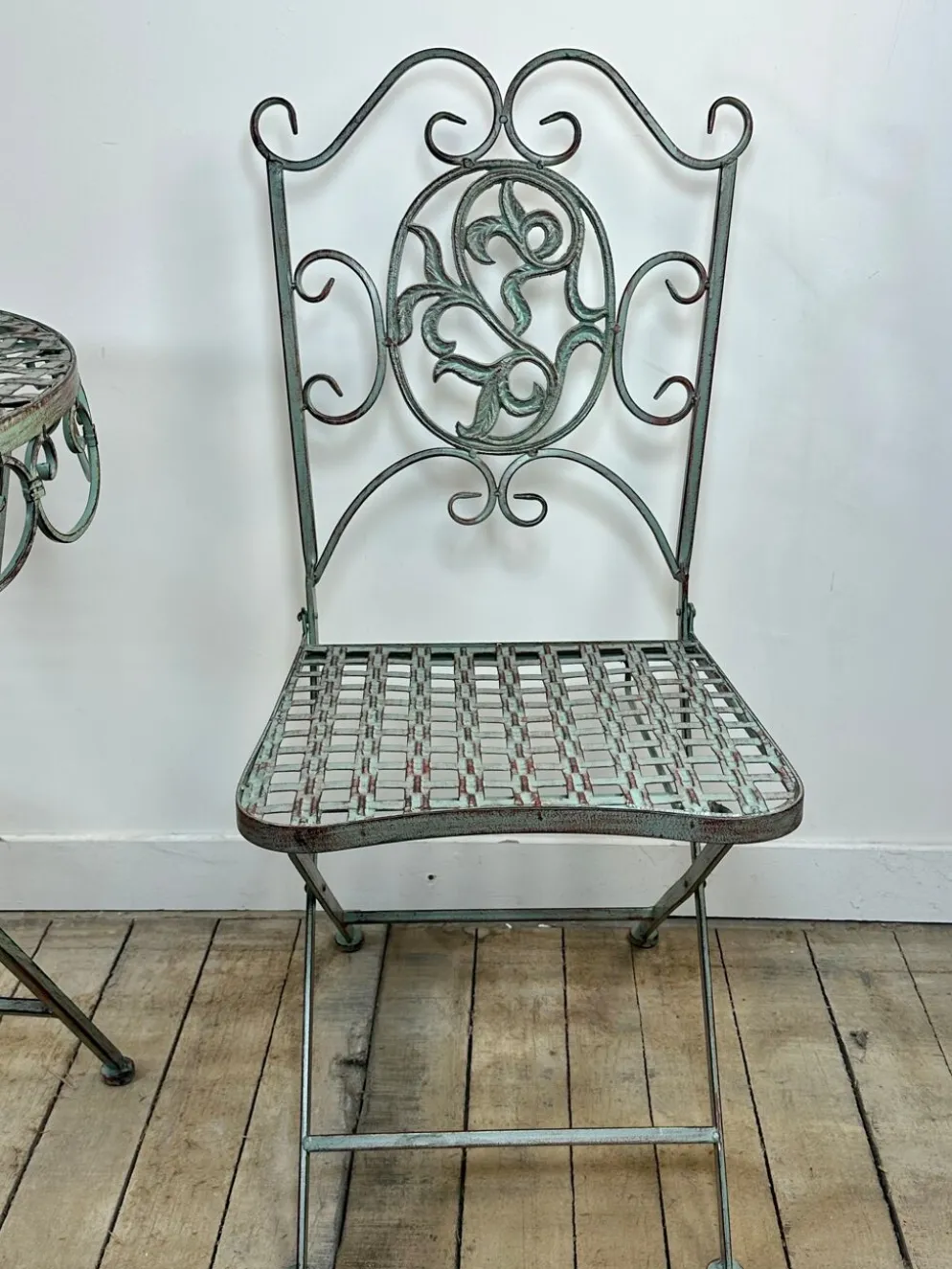 Salon de Jardin en fer forgé pliable vert patiné 1 table + 2 Chaises