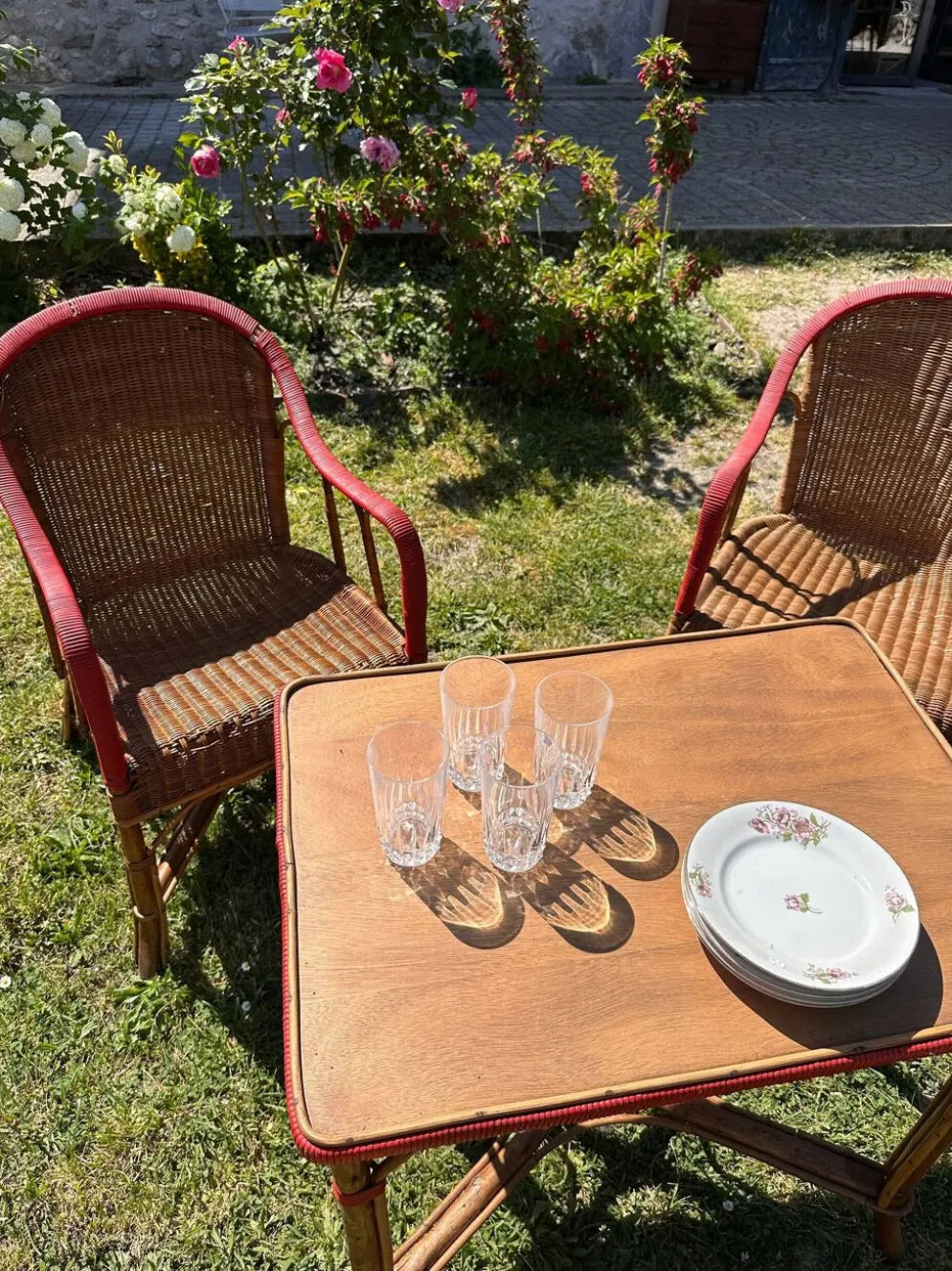 Salon de jardin en rotin vintage