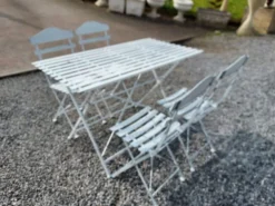 Salon de jardin pliant en fer patiné blanc