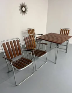 Salon de jardin vintage pliant, table et 4 fauteuils en bois et métal, 1960
