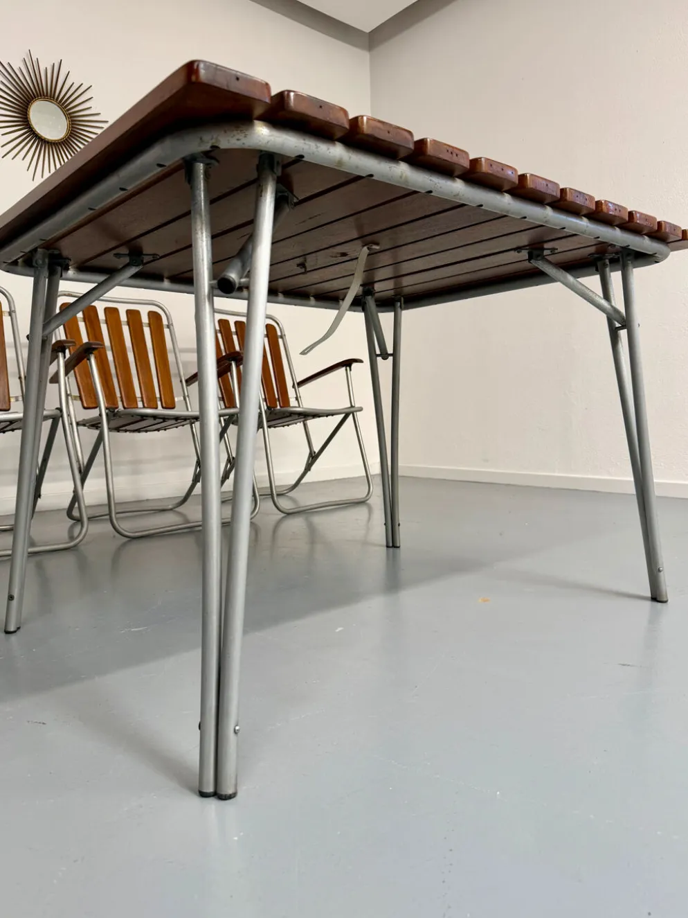 Salon de jardin vintage pliant table 4 fauteuils bois et métal 1960