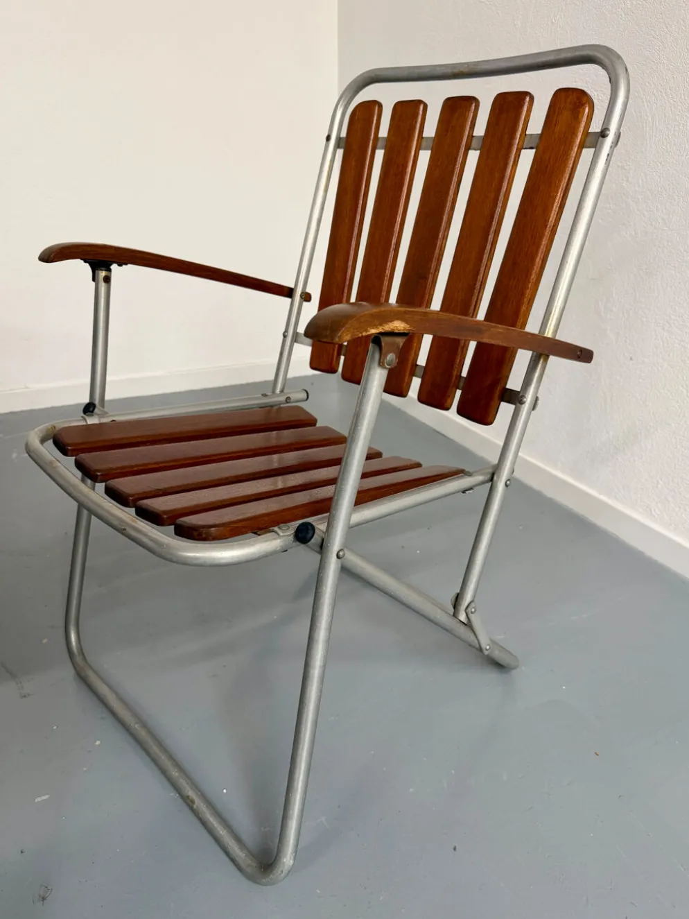 Salon de jardin vintage pliant table 4 fauteuils bois et métal 1960