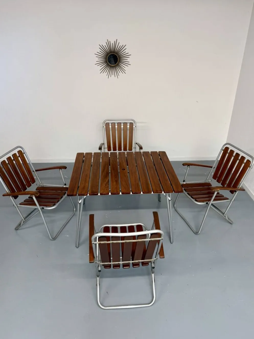 Salon de jardin vintage pliant table 4 fauteuils bois et métal 1960