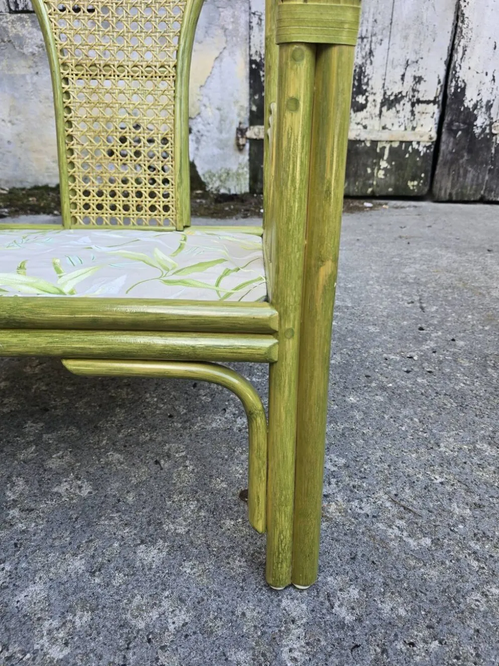 Salon en rotin haut de gamme – 2 fauteuils, pouf & table basse
