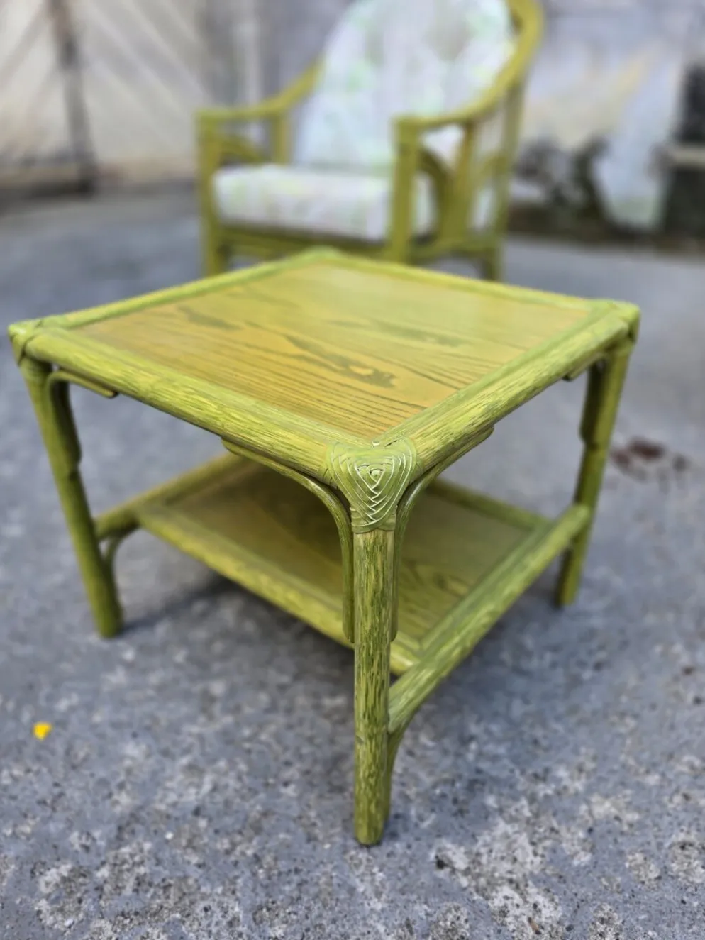 Salon en rotin haut de gamme – 2 fauteuils, pouf & table basse