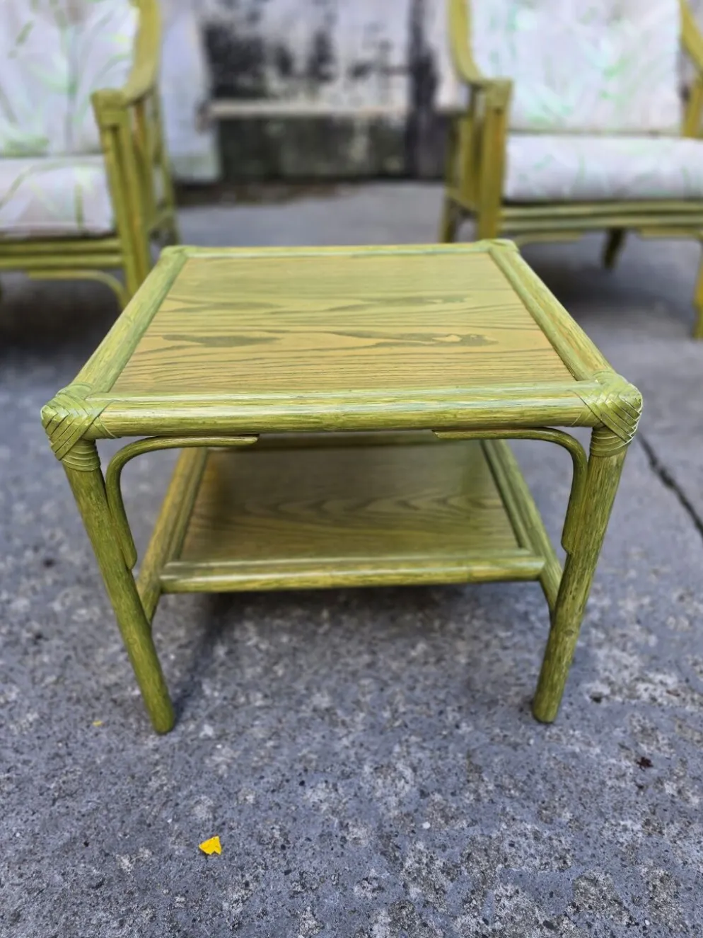 Salon en rotin haut de gamme – 2 fauteuils, pouf & table basse