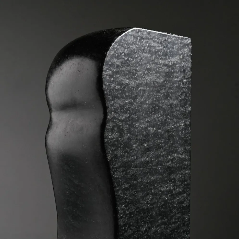Sculpture abstraite en diabase par Robert Neuhauser, Suisse, circa 1985