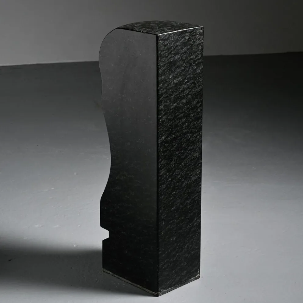 Sculpture abstraite en diabase par Robert Neuhauser, Suisse, circa 1985