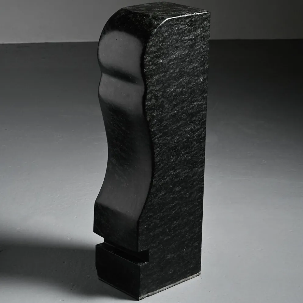 Sculpture abstraite en diabase par Robert Neuhauser, Suisse, circa 1985