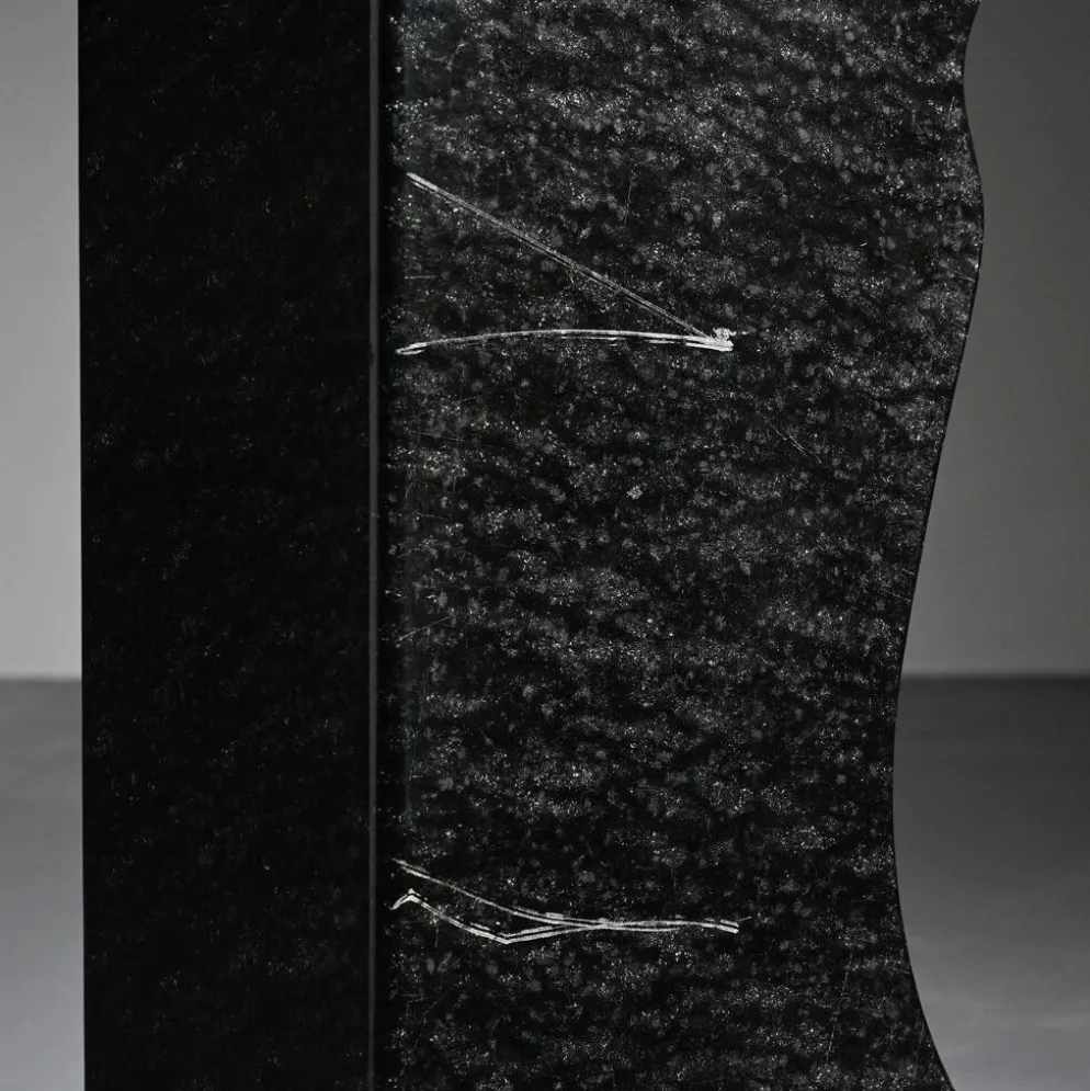 Sculpture abstraite en diabase par Robert Neuhauser, Suisse, circa 1985