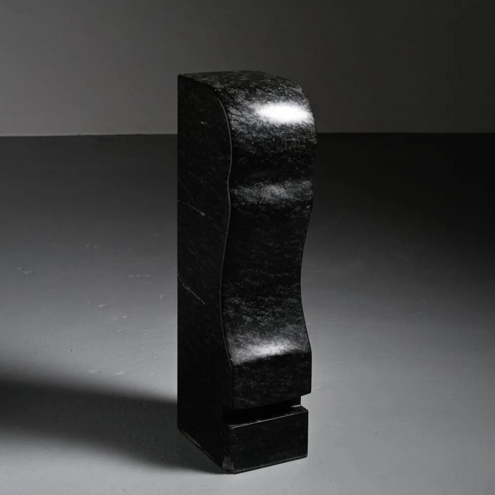 Sculpture abstraite en diabase par Robert Neuhauser, Suisse, circa 1985
