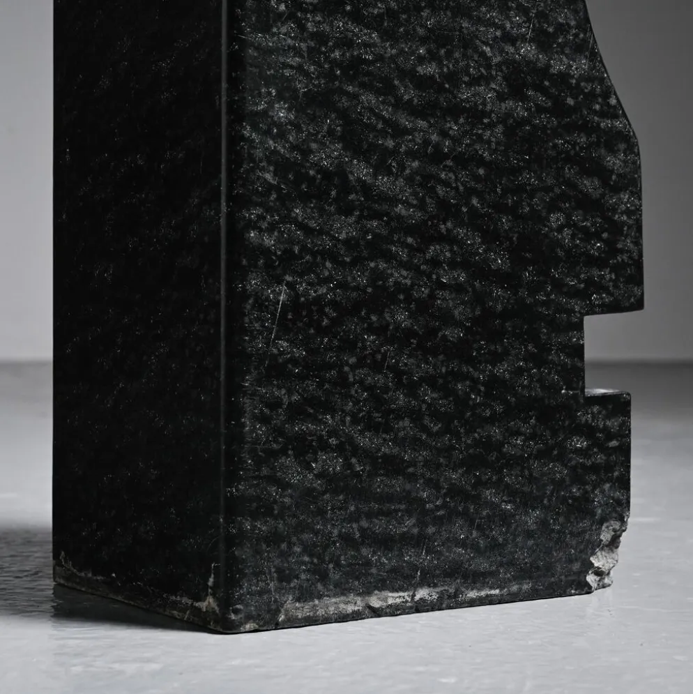 Sculpture abstraite en diabase par Robert Neuhauser, Suisse, circa 1985