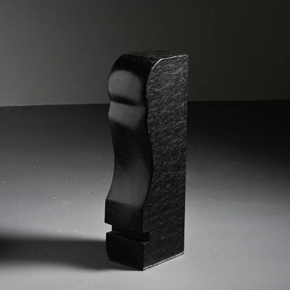 Sculpture abstraite en diabase par Robert Neuhauser, Suisse, circa 1985