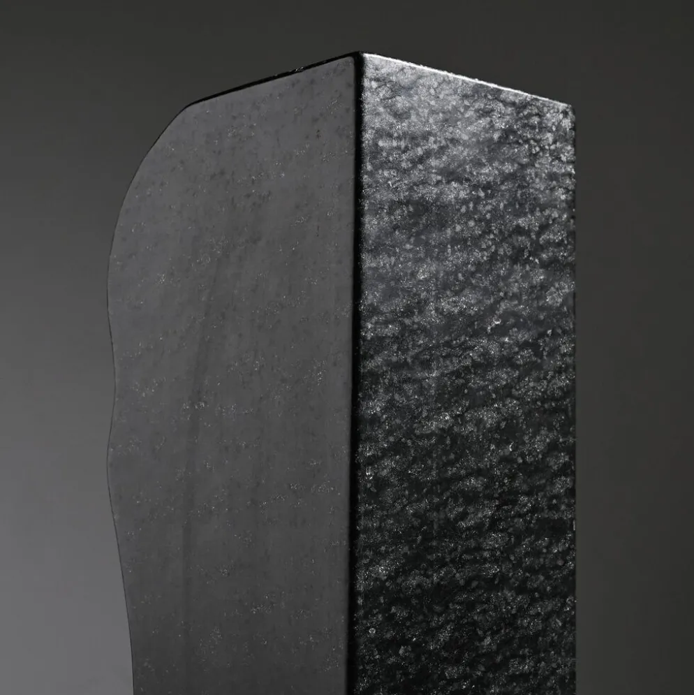 Sculpture abstraite en diabase par Robert Neuhauser, Suisse, circa 1985