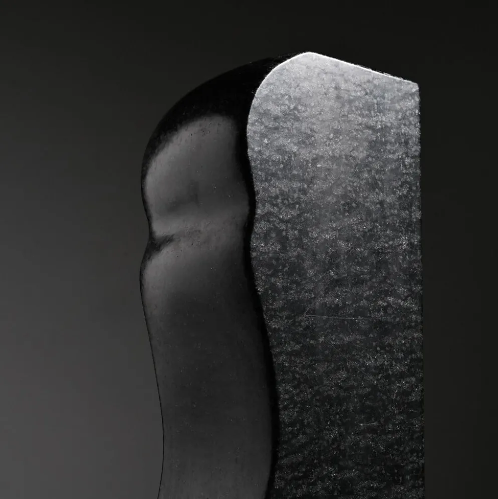 Sculpture abstraite en diabase par Robert Neuhauser, Suisse, circa 1985