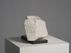 Sculpture abstraite en marbre sculpté 