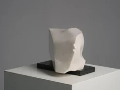 Sculpture abstraite en marbre sculpté 
