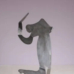 Sculpture abstraite en métal des années 1990 nommée : mensch mit mensch Guido Hafner allemand