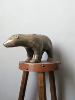 Sculpture animalière en bronze ours polaire de Pierre Chenet