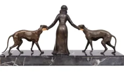 Sculpture Art Déco d'une femme avec des lévriers 1920/30 France