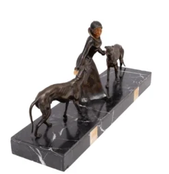 Sculpture Art Déco d'une femme avec des lévriers 1920/30 France