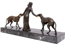 Sculpture Art Déco d'une femme avec des lévriers 1920/30 France