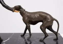Sculpture Art Déco d'une femme avec des lévriers 1920/30 France