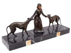 Sculpture Art Déco d'une femme avec des lévriers 1920/30 France