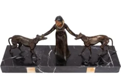Sculpture Art Déco d'une femme avec des lévriers 1920/30 France