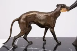 Sculpture Art Déco d'une femme avec des lévriers 1920/30 France